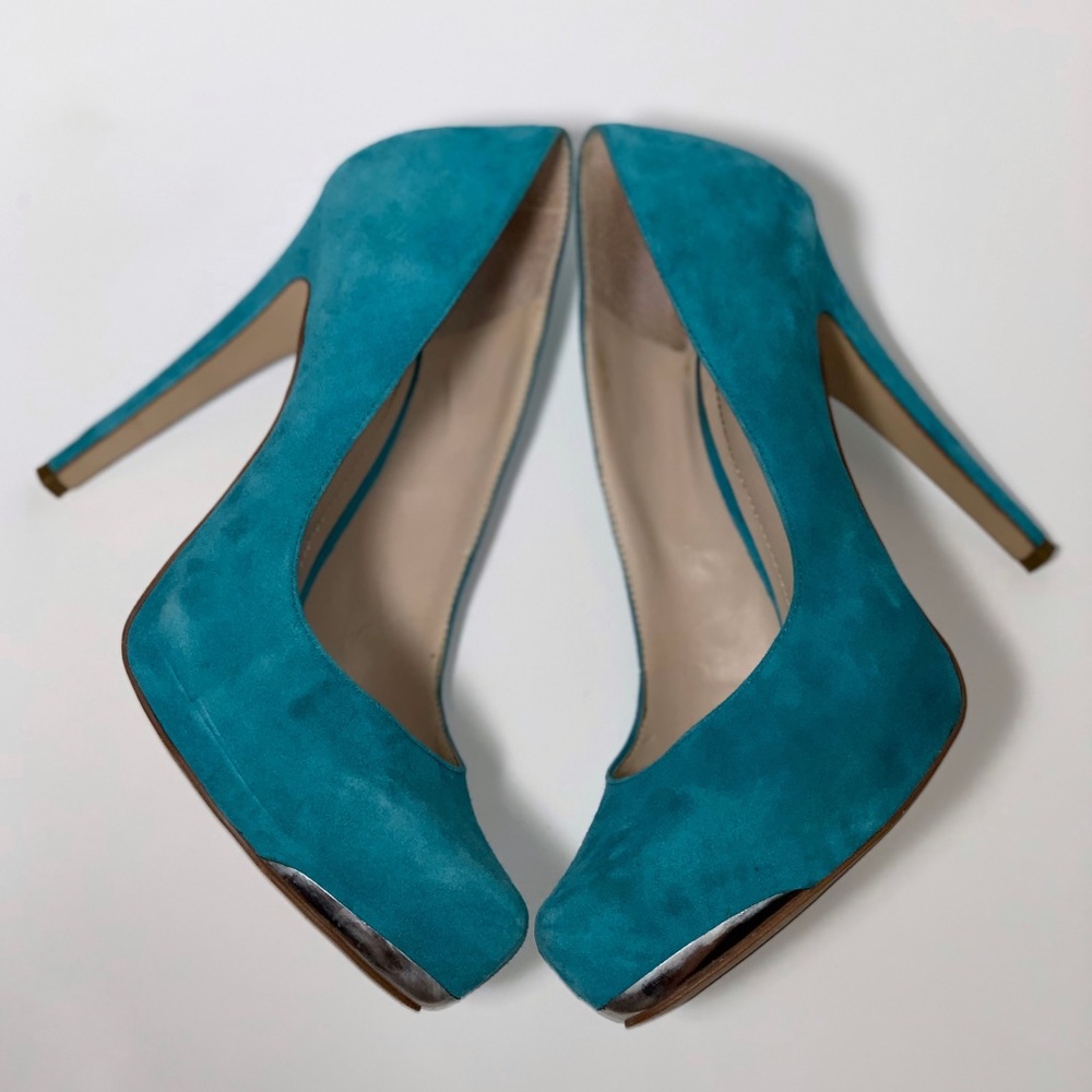 BCBG Turquoise heels